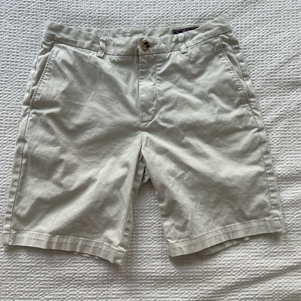 VINEYARD VINES Shorts Size 32